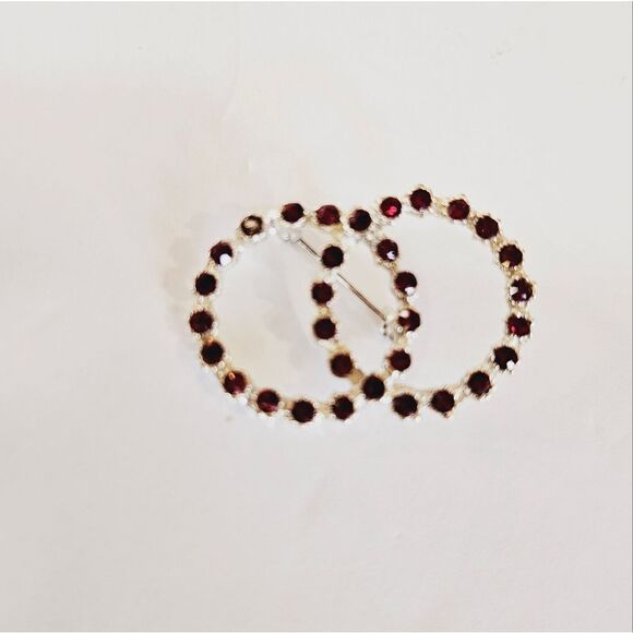 Vintage Red Burgundy Rhinestone Studded Silver Tone Circle Open Work Pin Brooch - Picture 4 of 7